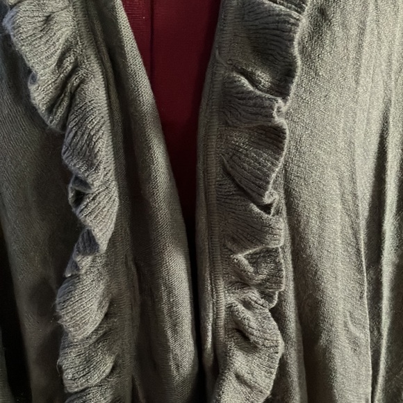 Gray sweater shawl - Picture 2 of 4